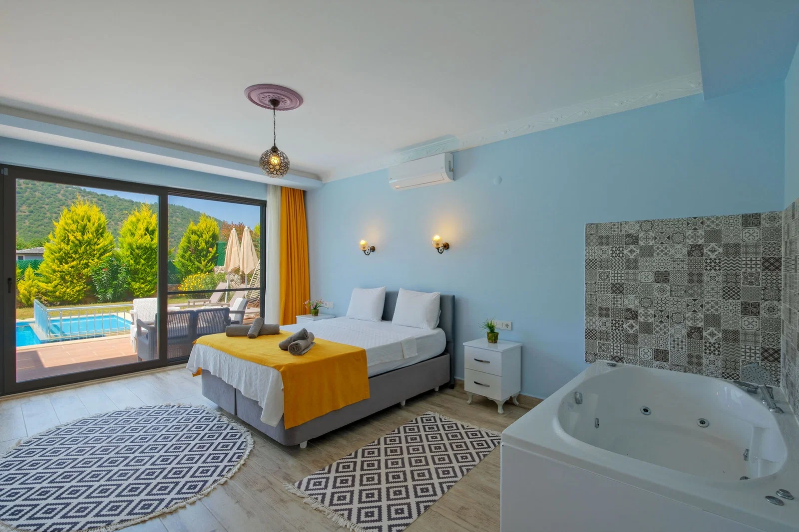 Fethiye’de Korunaklı, Çocuk Havuzlu, 5 Kişilik, Kiralık Villa