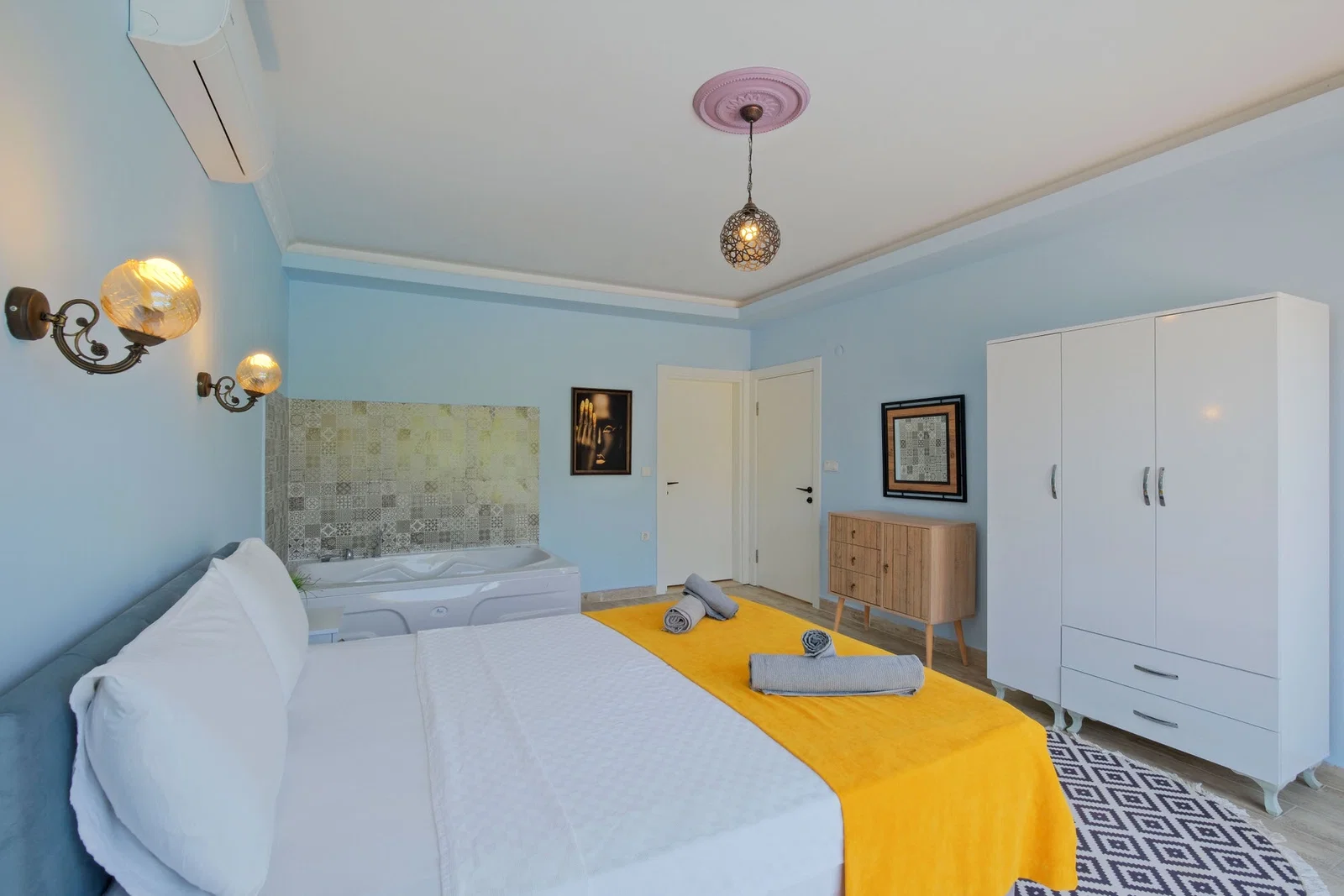 Fethiye’de Korunaklı, Çocuk Havuzlu, 5 Kişilik, Kiralık Villa