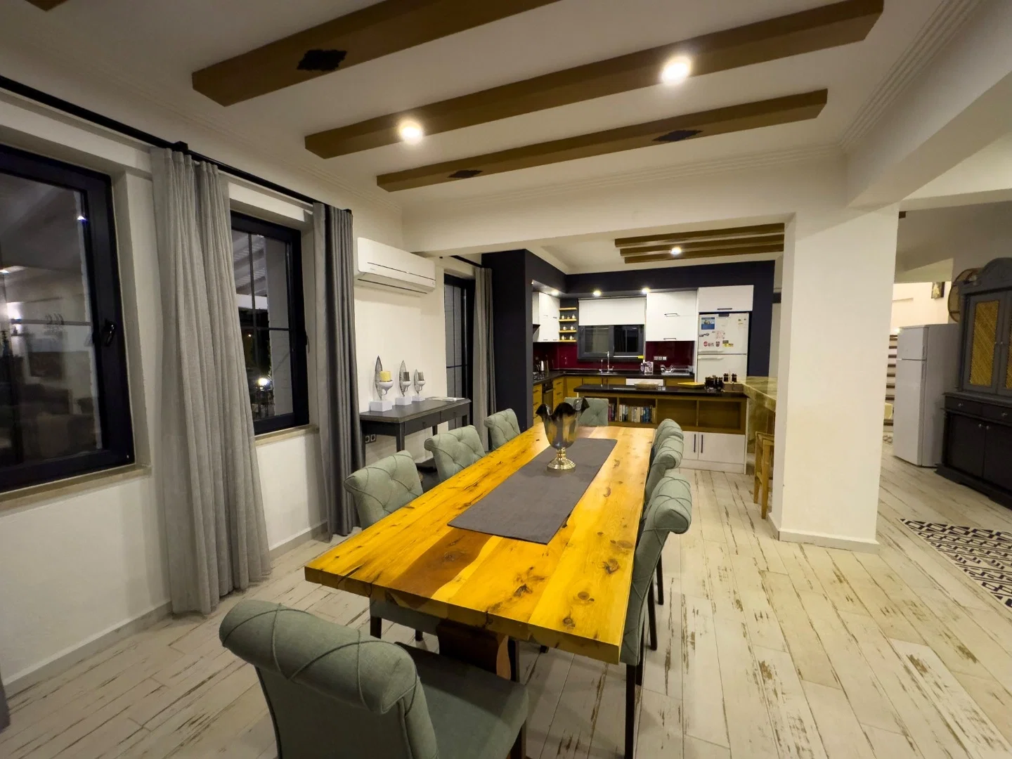 Fethiye’de Korunaklı, Çocuk Havuzlu, Jakuzili, Lüks Villa