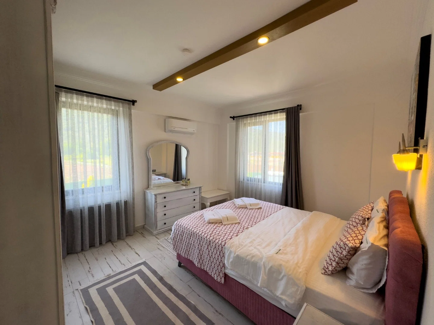 Fethiye’de Korunaklı, Çocuk Havuzlu, Jakuzili, Lüks Villa