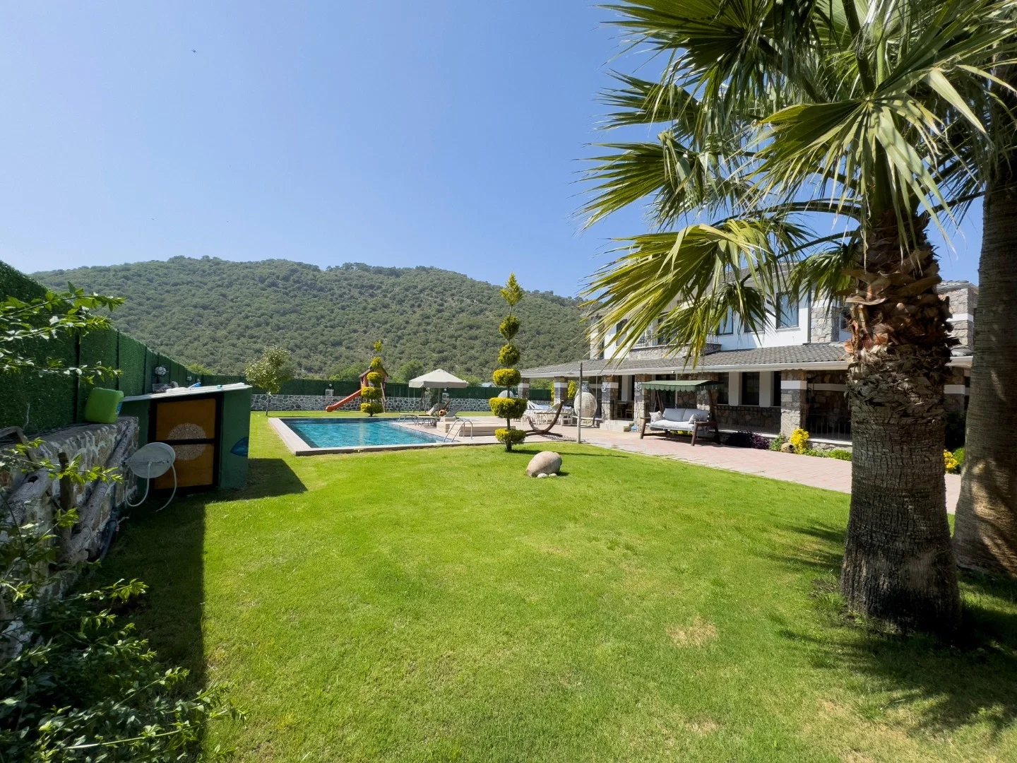 Fethiye’de Korunaklı, Çocuk Havuzlu, Jakuzili, Lüks Villa
