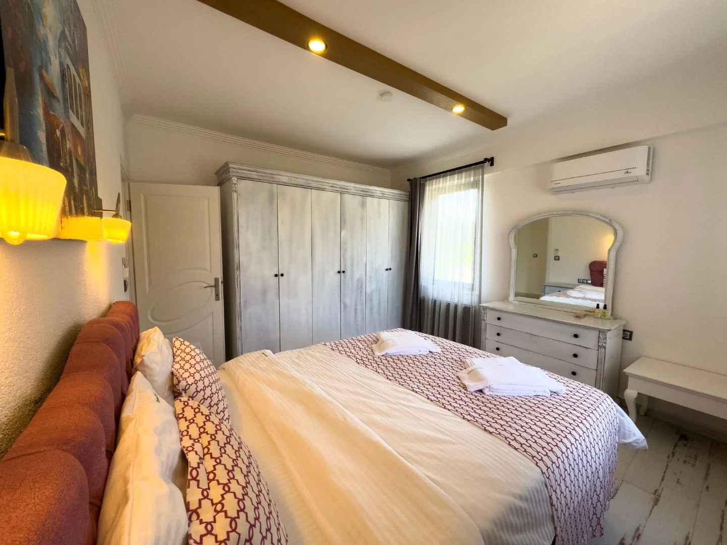 Fethiye’de Korunaklı, Çocuk Havuzlu, Jakuzili, Lüks Villa
