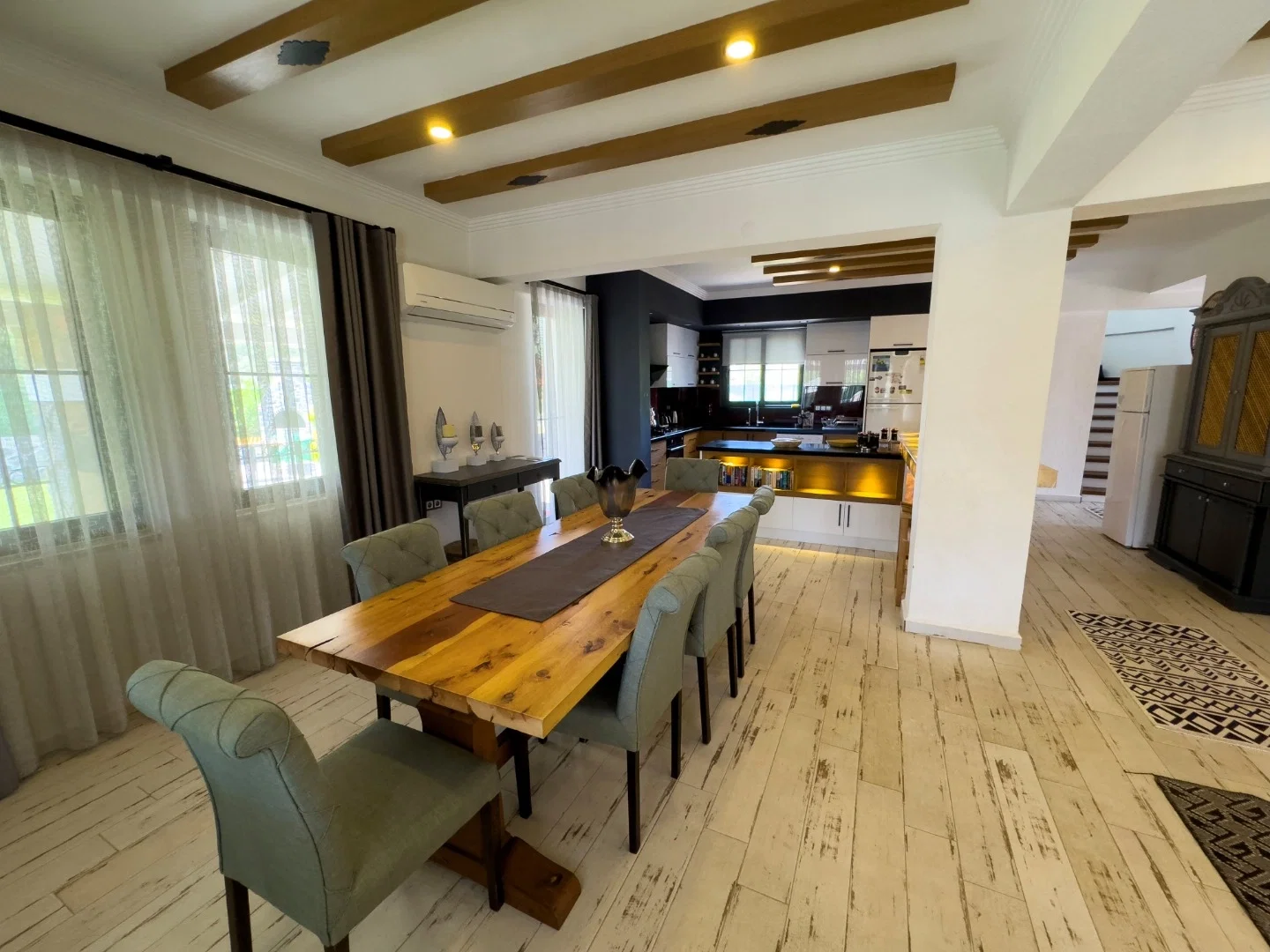 Fethiye’de Korunaklı, Çocuk Havuzlu, Jakuzili, Lüks Villa