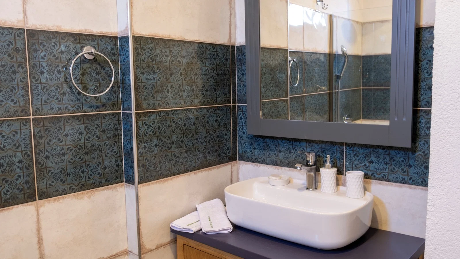Fethiye’de Korunaklı, Çocuk Havuzlu, Jakuzili, Lüks Villa