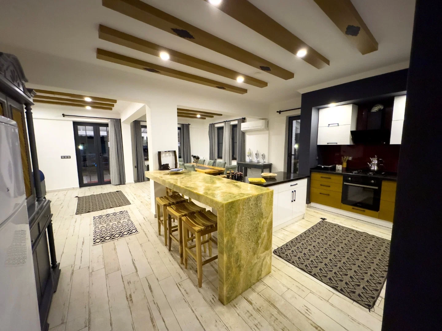 Fethiye’de Korunaklı, Çocuk Havuzlu, Jakuzili, Lüks Villa