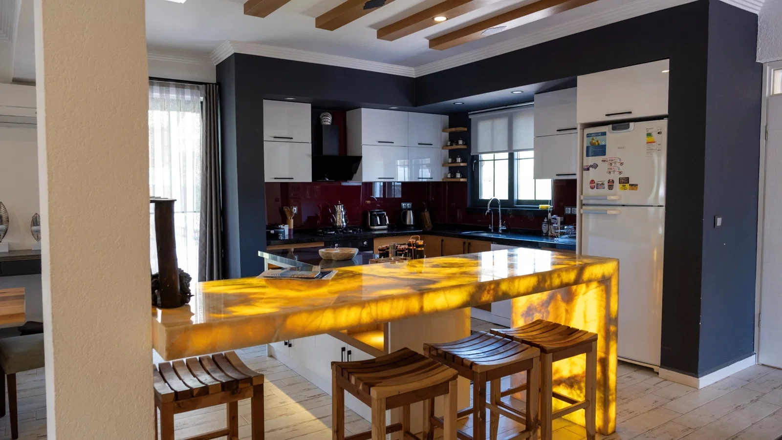 Fethiye’de Korunaklı, Çocuk Havuzlu, Jakuzili, Lüks Villa