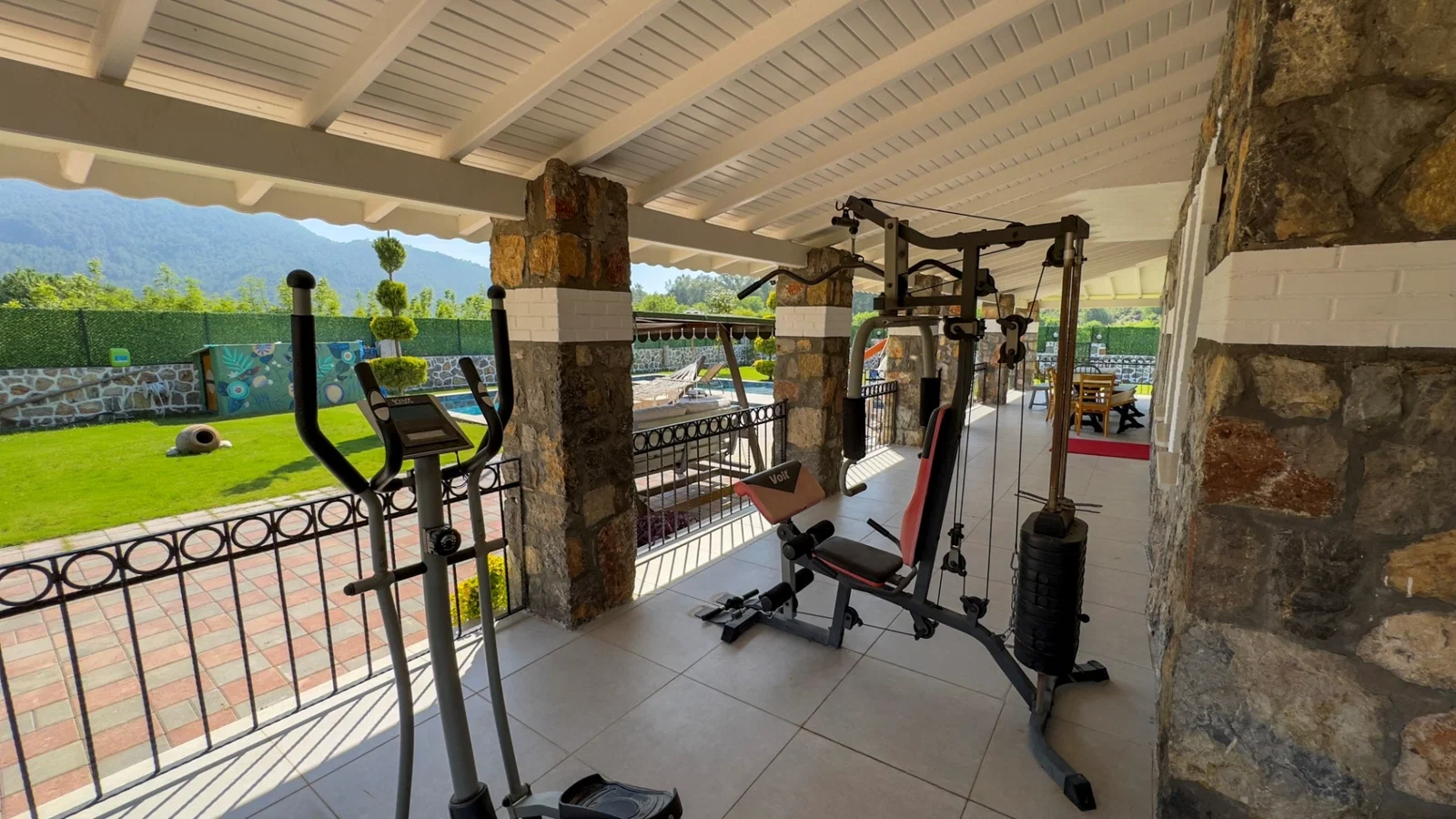 Fethiye’de Korunaklı, Çocuk Havuzlu, Jakuzili, Lüks Villa