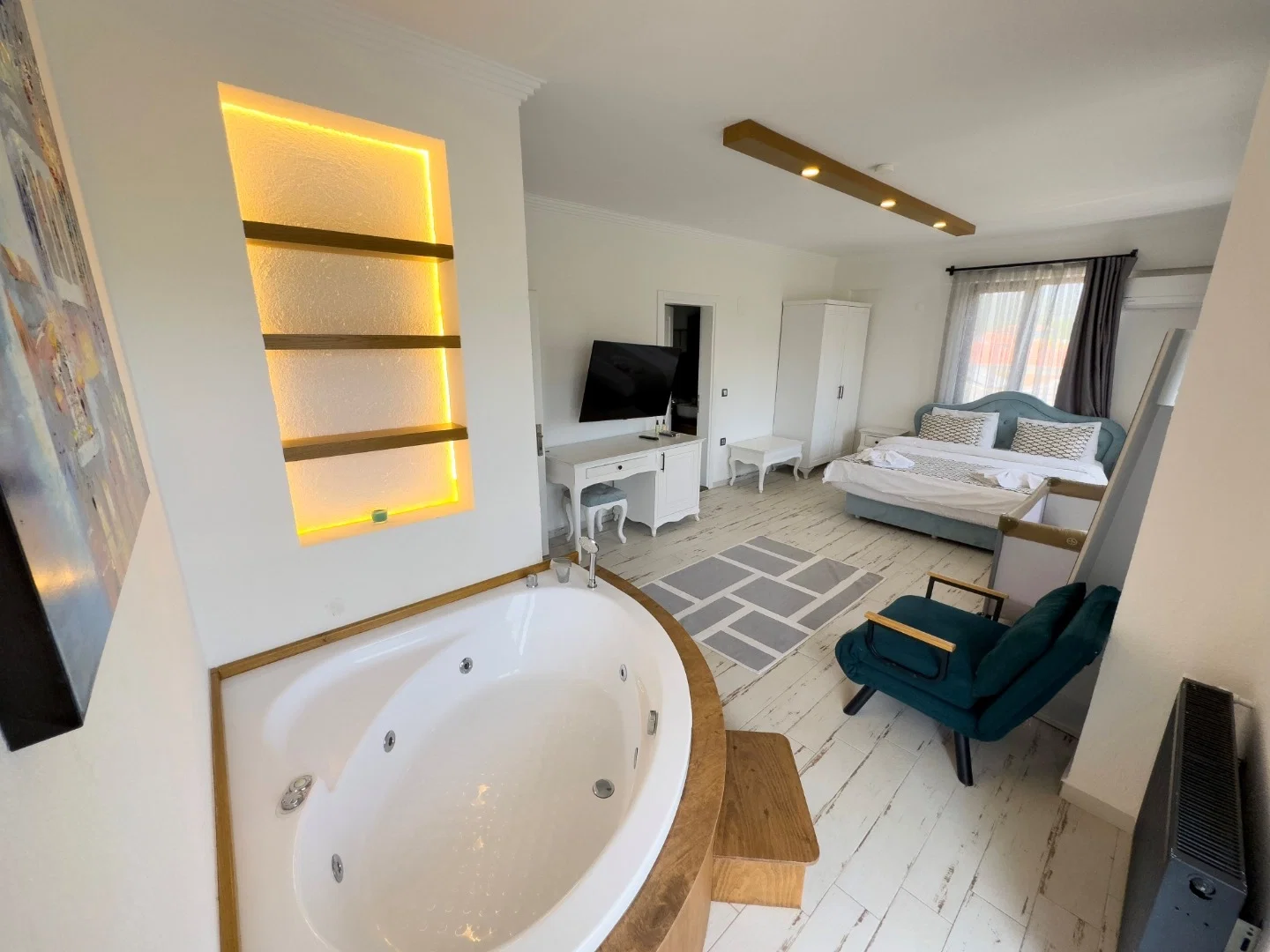 Fethiye’de Korunaklı, Çocuk Havuzlu, Jakuzili, Lüks Villa