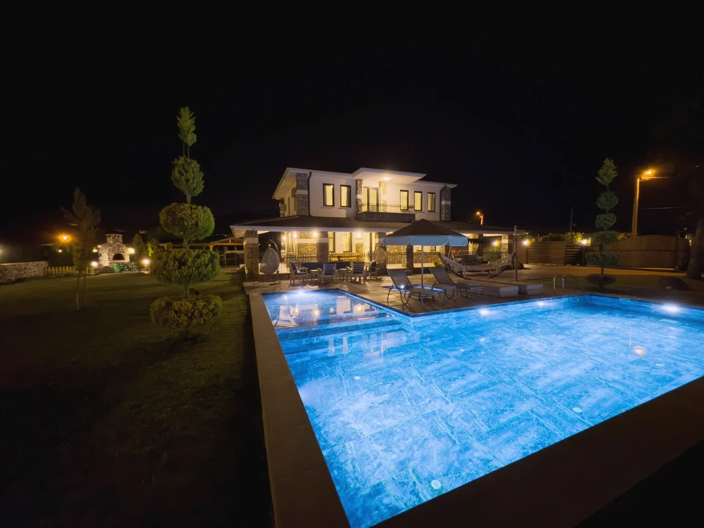 Fethiye’de Korunaklı, Çocuk Havuzlu, Jakuzili, Lüks Villa