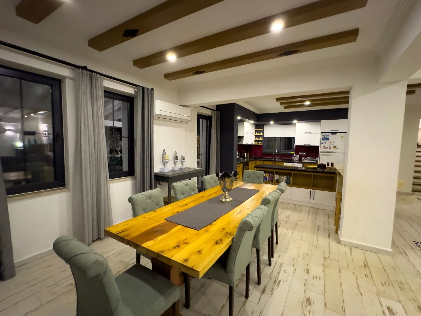 Fethiye’de Korunaklı, Çocuk Havuzlu, Jakuzili, Lüks Villa