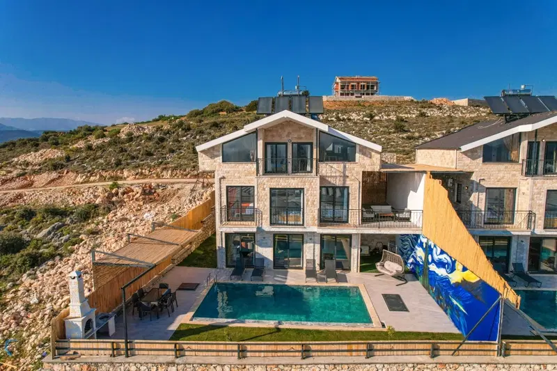 Fethiye’de korunaklı havuzlu kiralık villa