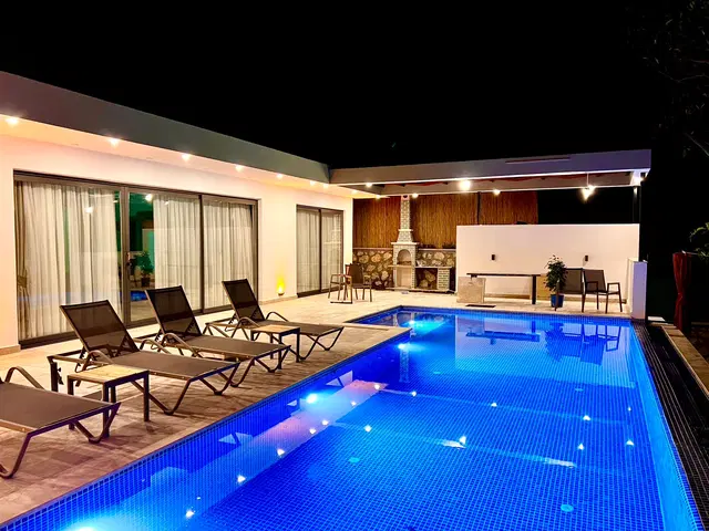 2 Yatak Odalı Korunaklı Havuzlu Kiralık Villa, İslamlar’da Balayına Uygun