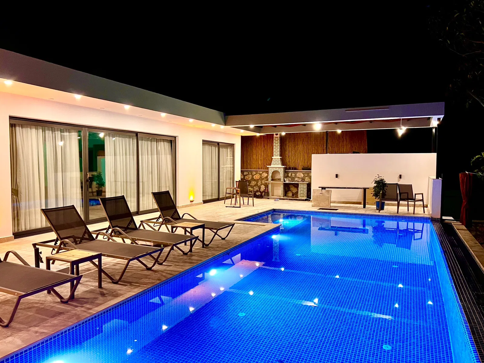 İslamlar’da korunaklı havuzlu kiralık villa