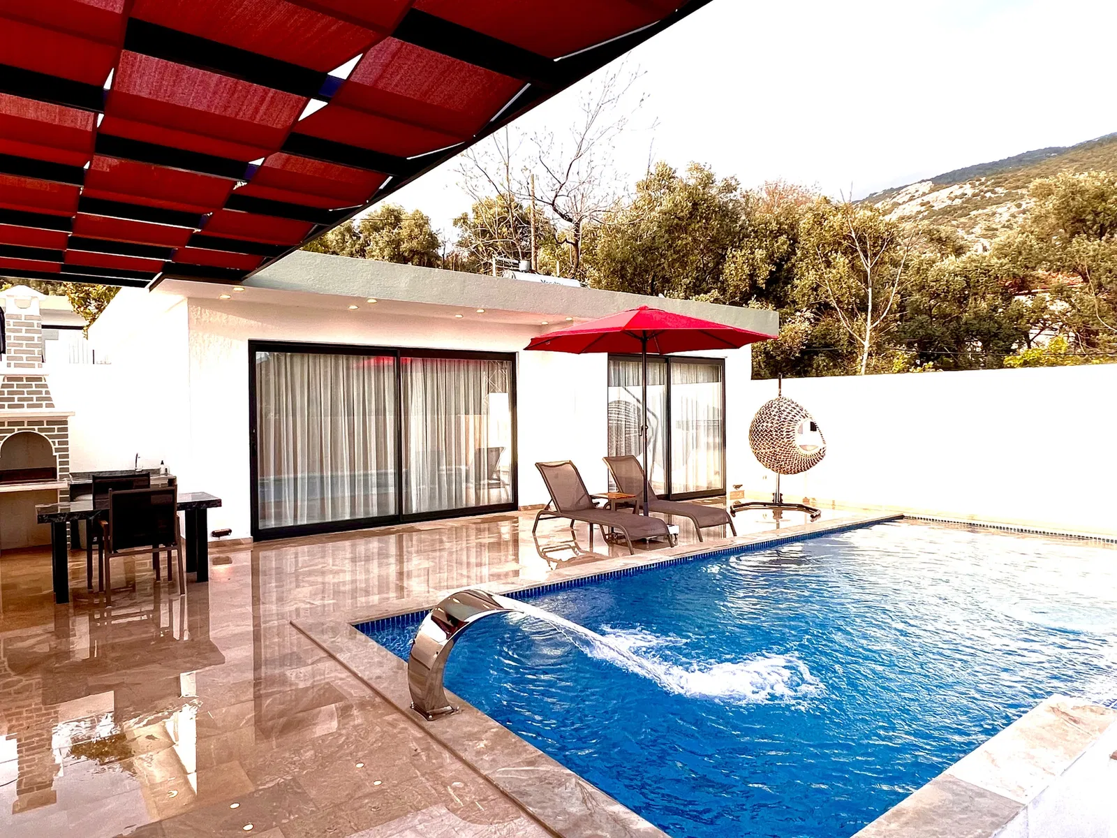 İslamlar’da korunaklı havuzlu kiralık villa