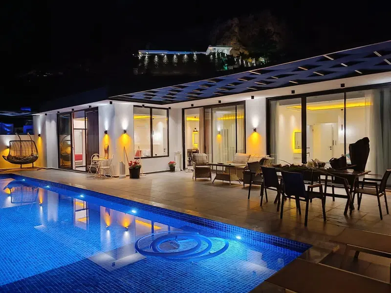 İslamlar’da korunaklı havuzlu kiralık villa