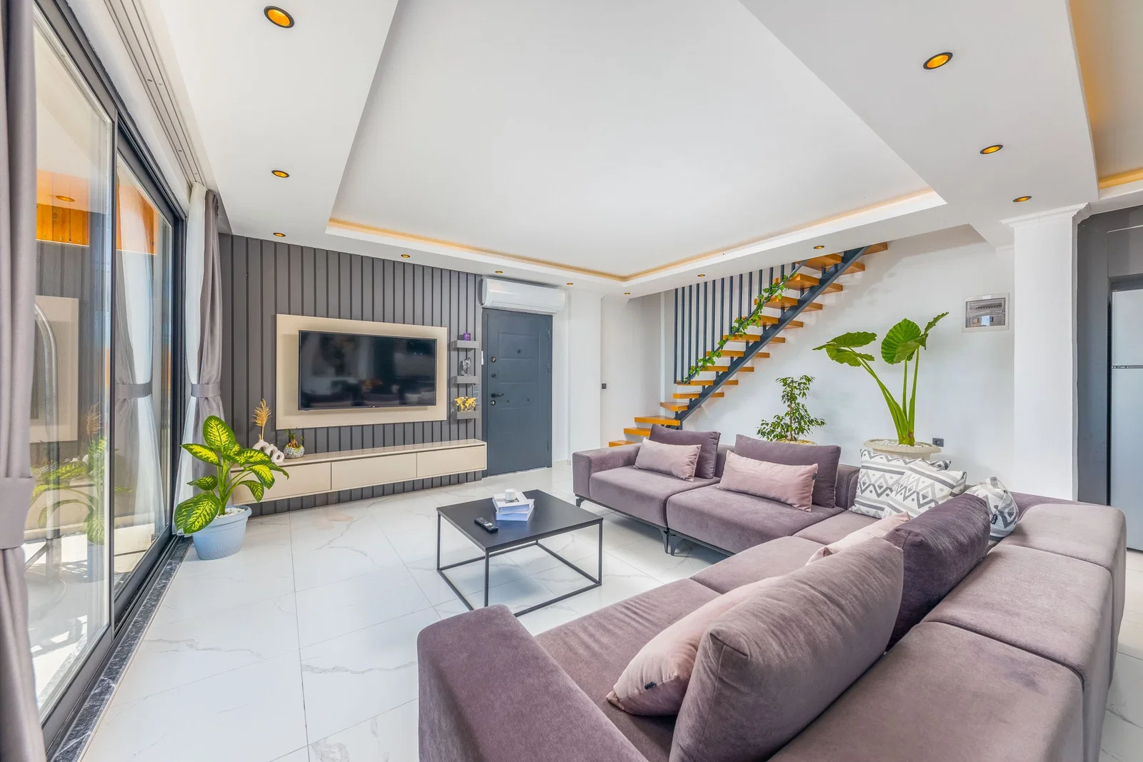 Üzümlü’de Korunaklı, Çocuk Havuzlu, Jakuzili, Lüks Villa