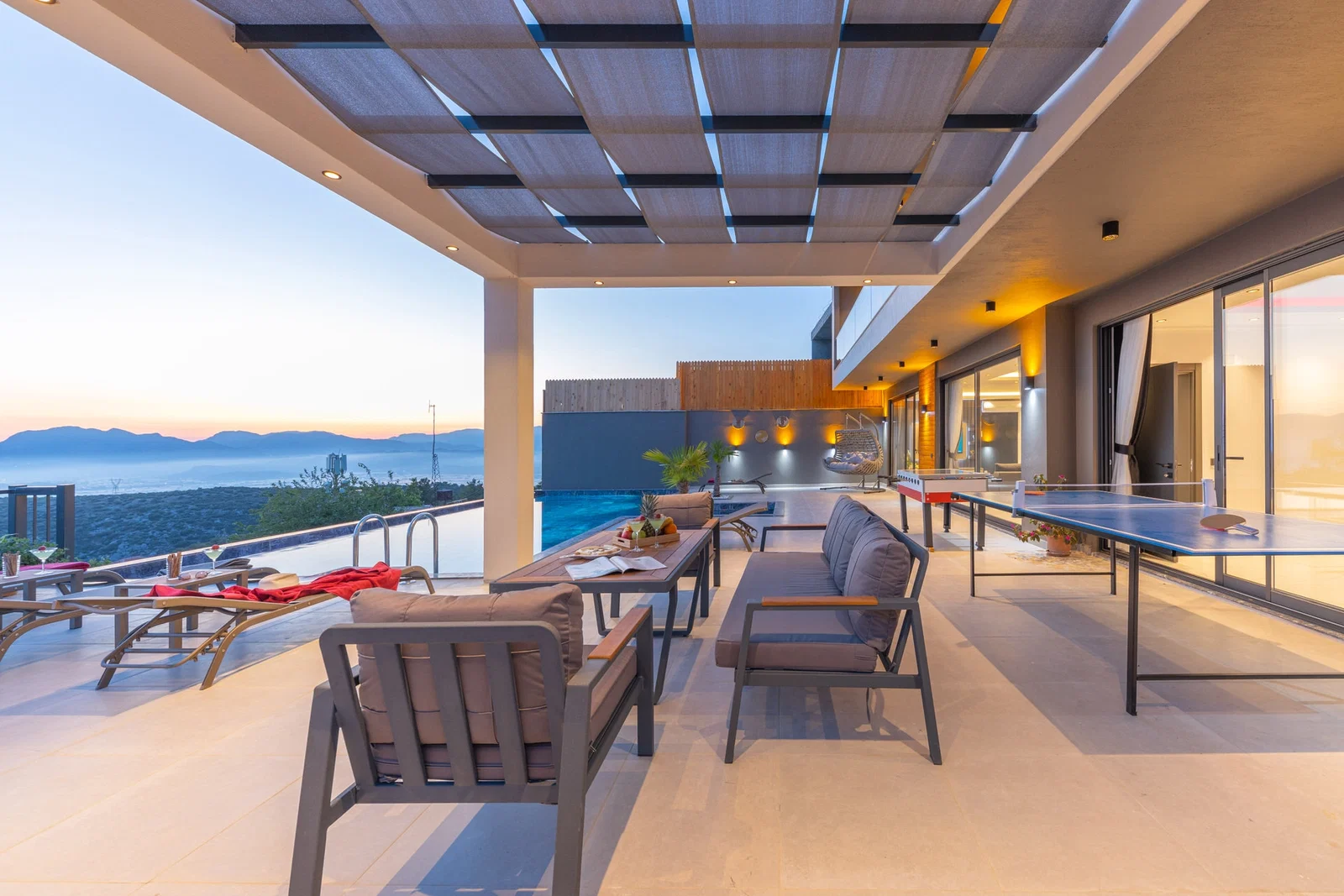 Üzümlü’de Korunaklı, Çocuk Havuzlu, Jakuzili, Lüks Villa