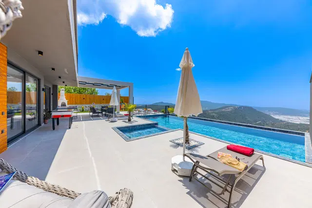 Üzümlü’de doğa manzaralı kiralık villa, fotoğraf 4