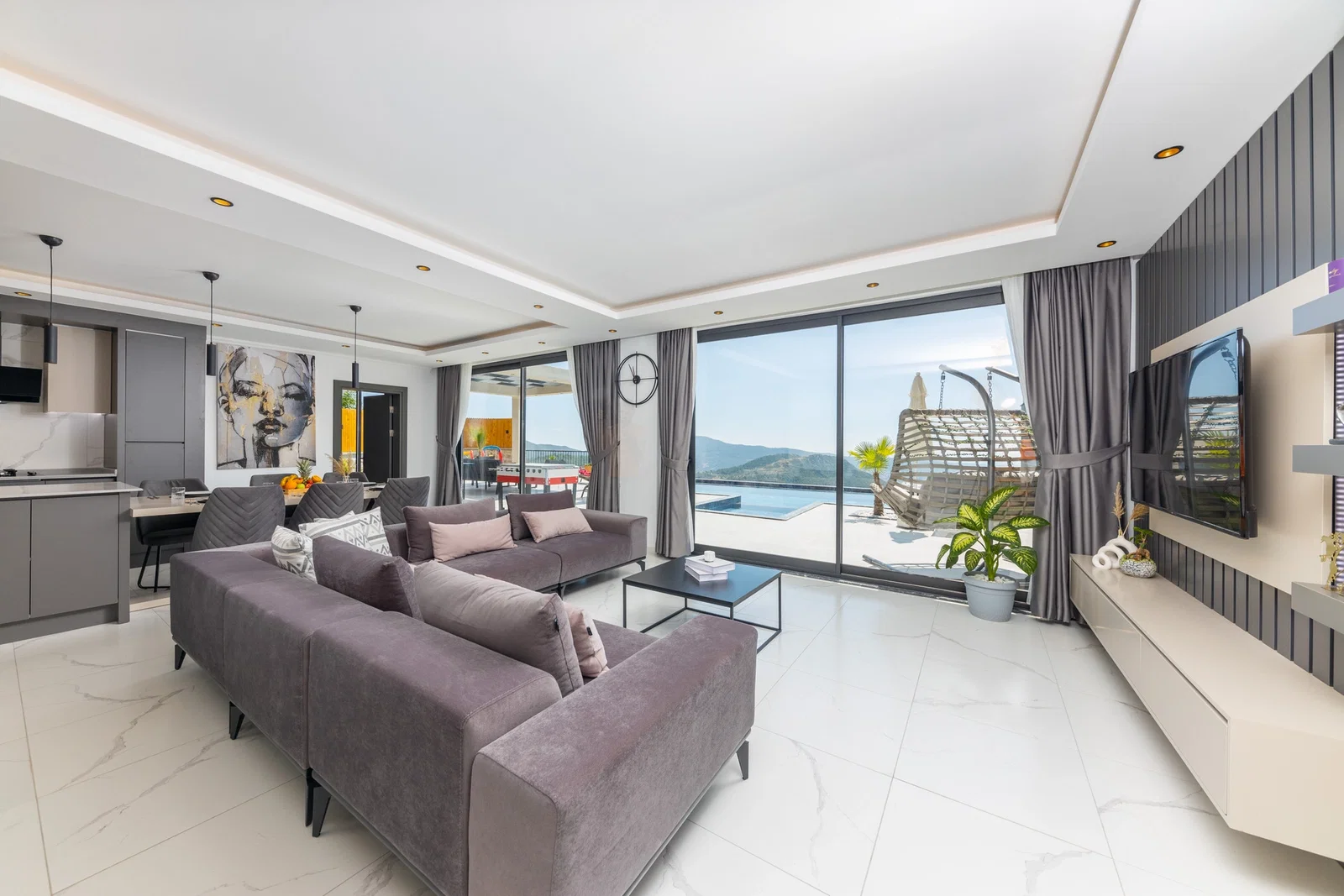 Üzümlü’de Korunaklı, Çocuk Havuzlu, Jakuzili, Lüks Villa