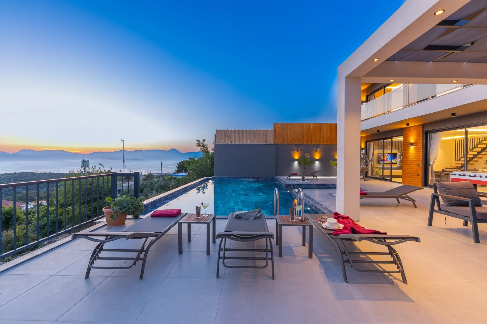 Üzümlü’de Korunaklı, Çocuk Havuzlu, Jakuzili, Lüks Villa