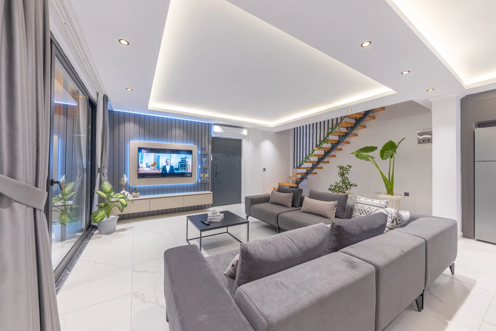 Üzümlü’de Korunaklı, Çocuk Havuzlu, Jakuzili, Lüks Villa