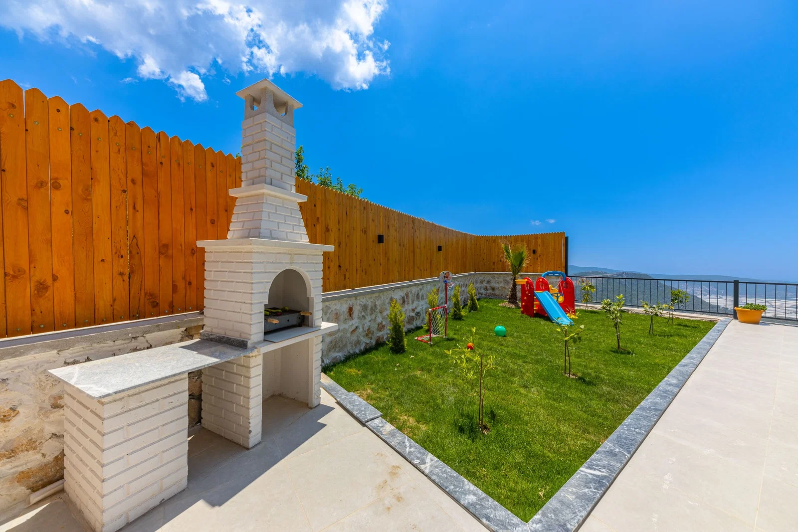 Üzümlü’de Korunaklı, Çocuk Havuzlu, Jakuzili, Lüks Villa
