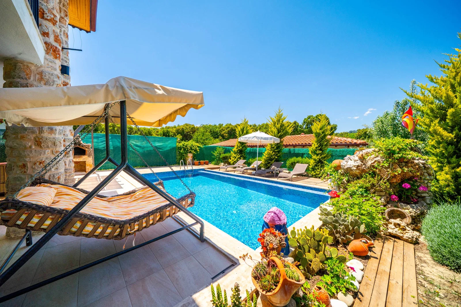 Kaş’ta Sakin Konumda, Özel Havuzlu, 3 Yatak Odalı, Ekonomik Villa