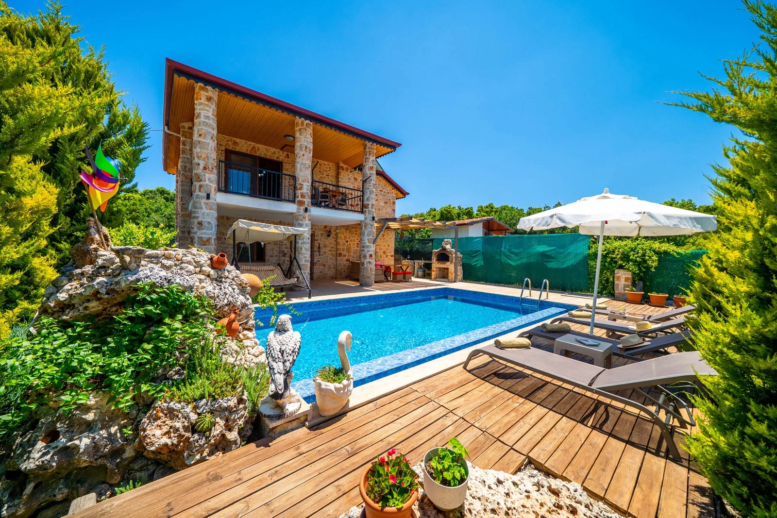 Kaş’ta Sakin Konumda, Özel Havuzlu, 3 Yatak Odalı, Ekonomik Villa