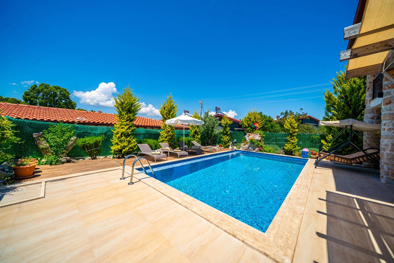 Kaş’ta Sakin Konumda, Özel Havuzlu, 3 Yatak Odalı, Ekonomik Villa
