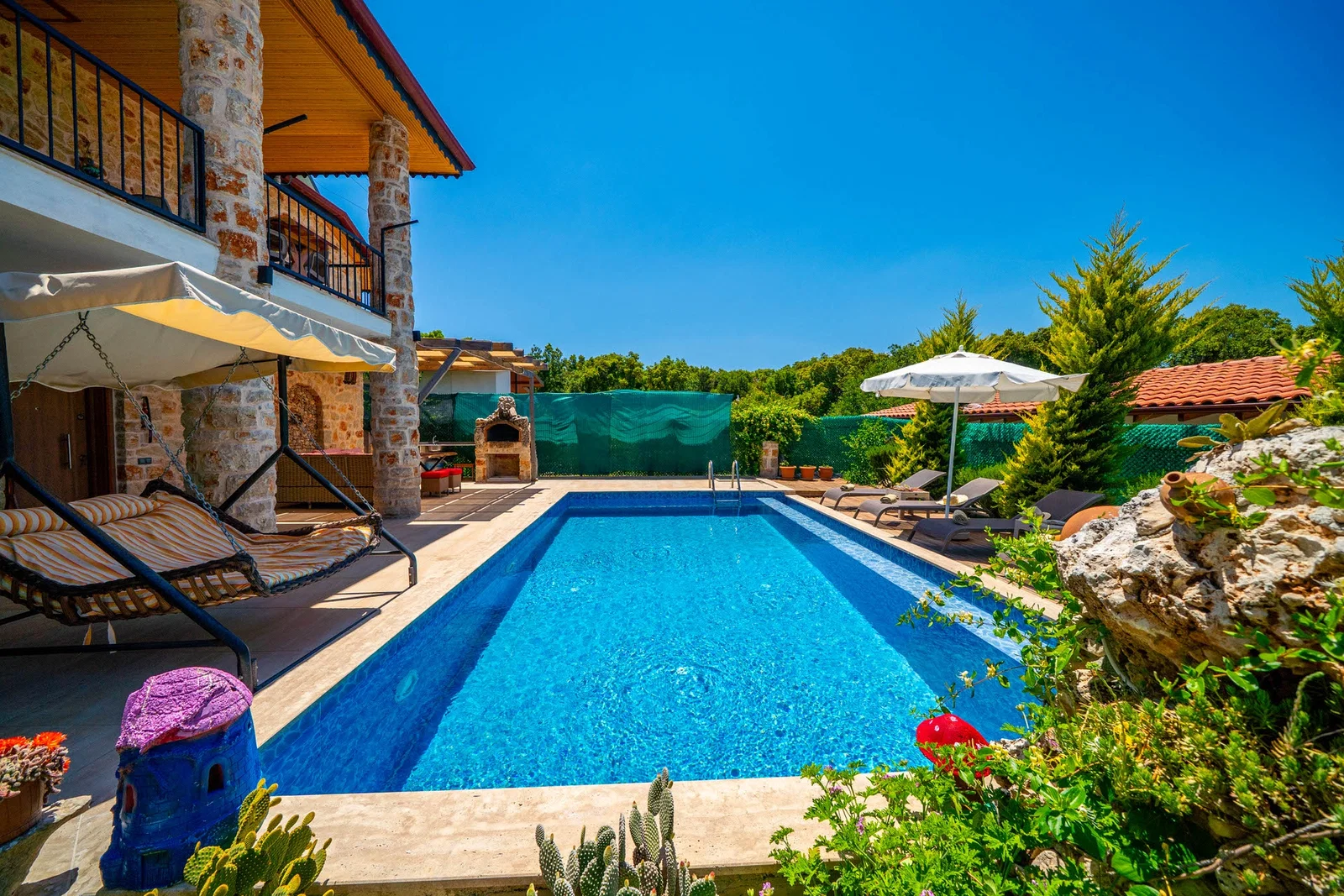 Kaş’ta Sakin Konumda, Özel Havuzlu, 3 Yatak Odalı, Ekonomik Villa