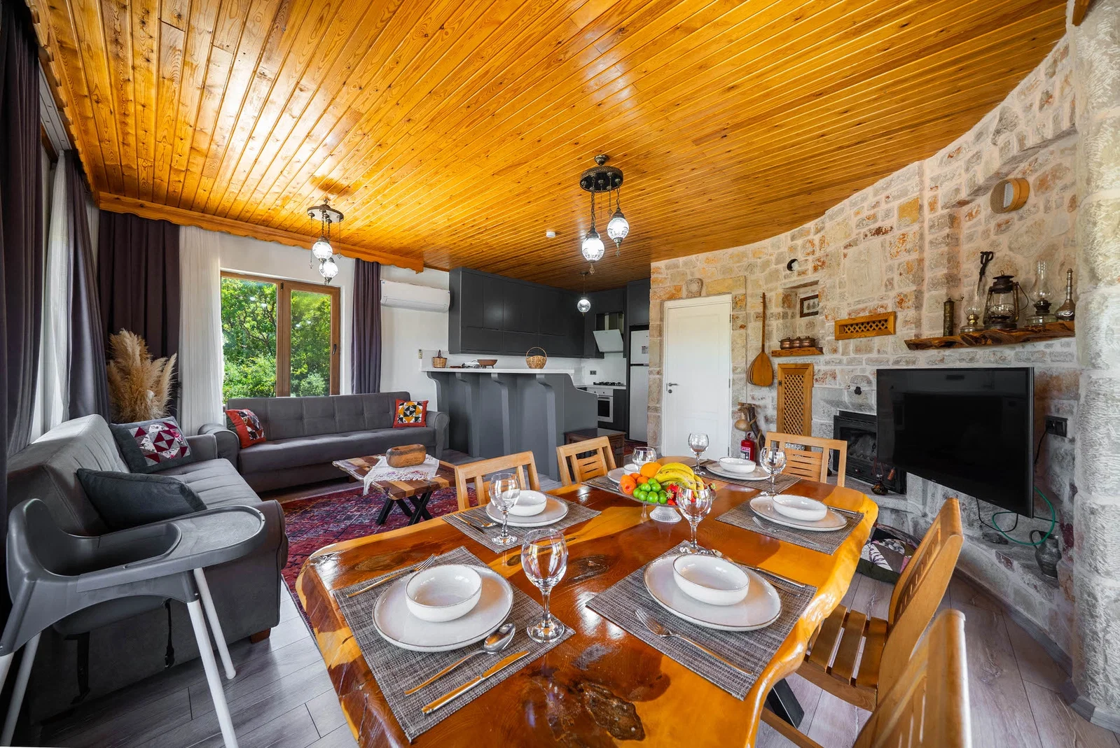 Kaş’ta Sakin Konumda, Özel Havuzlu, 3 Yatak Odalı, Ekonomik Villa