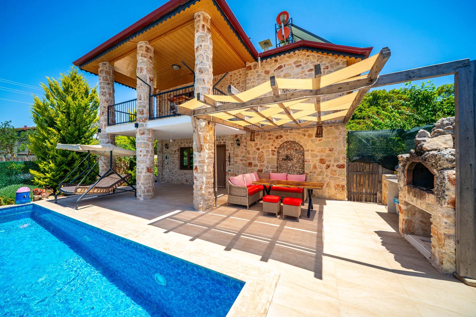 Kaş’ta Sakin Konumda, Özel Havuzlu, 3 Yatak Odalı, Ekonomik Villa