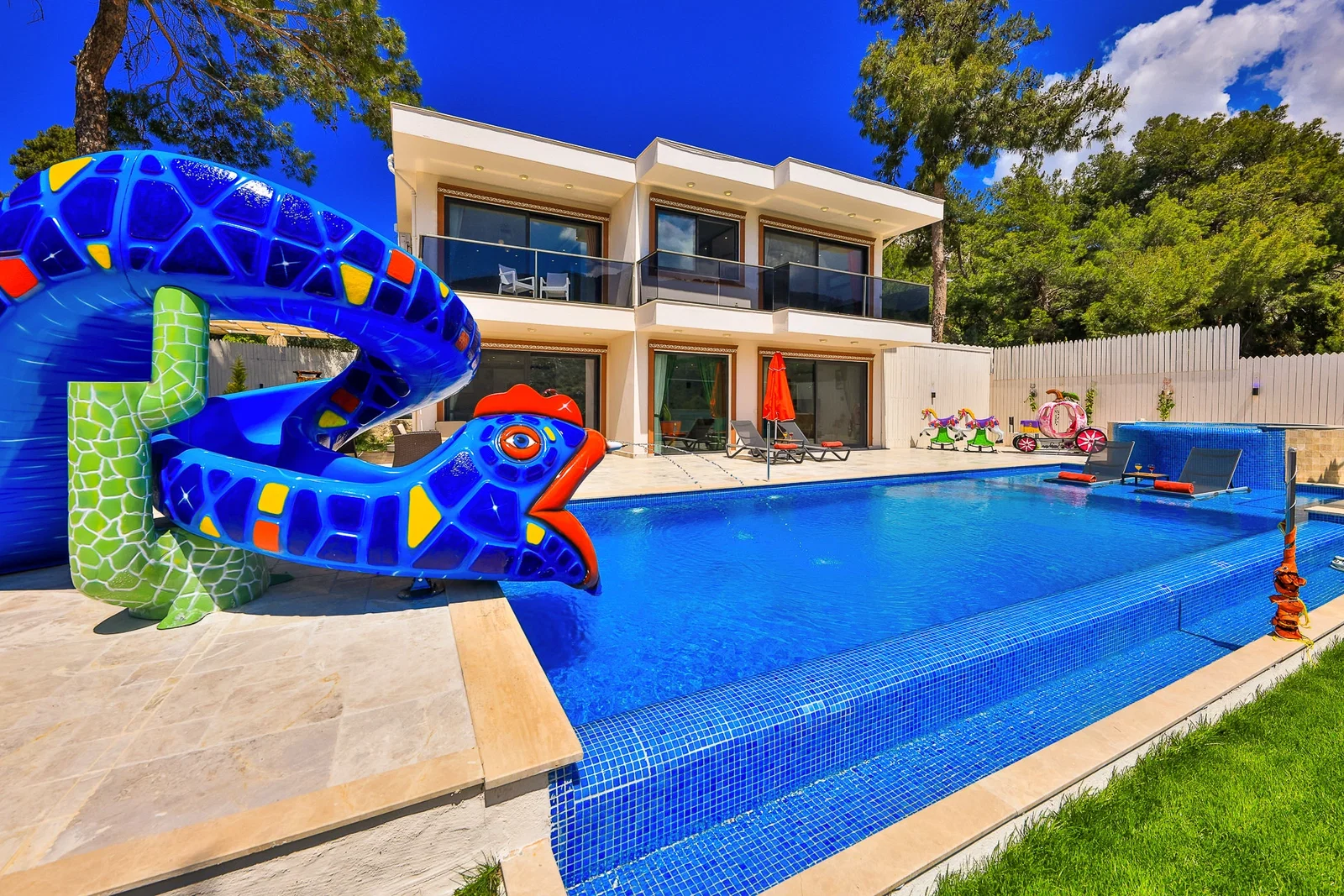 İslamlar’da Korunaklı, Isıtmalı Havuzlu, 5 Kişilik, Kiralık Villa