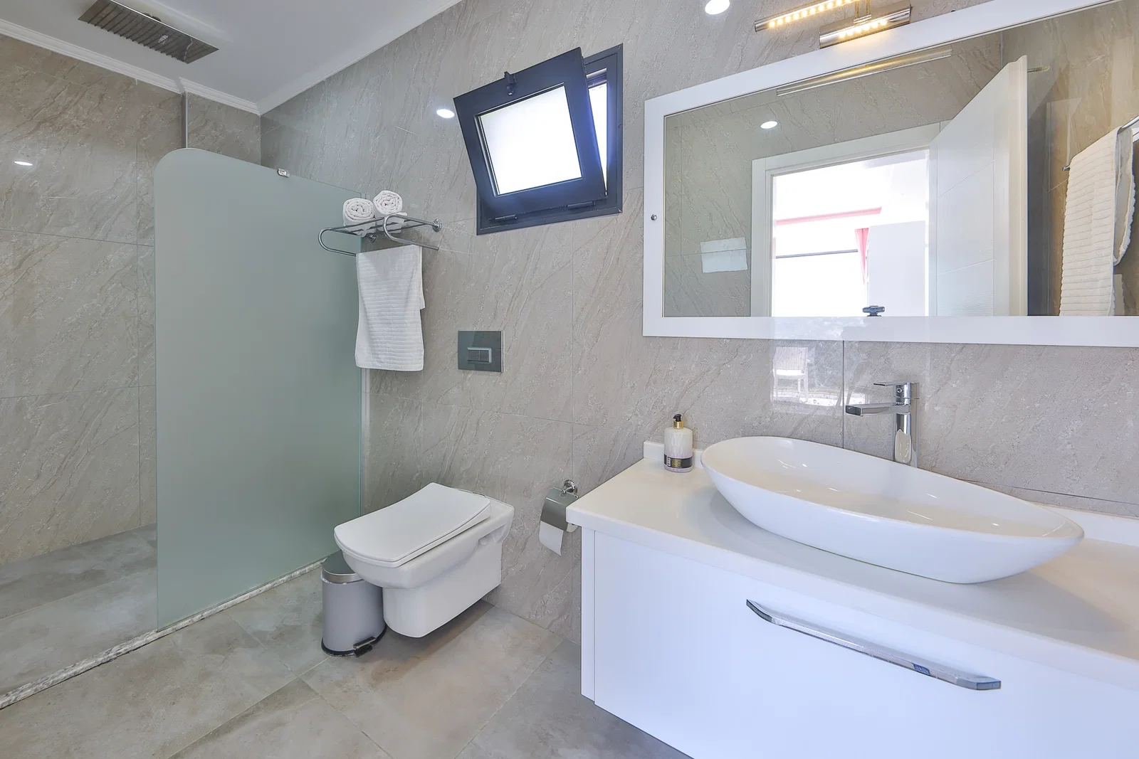 İslamlar’da Korunaklı, Isıtmalı Havuzlu, 5 Kişilik, Kiralık Villa