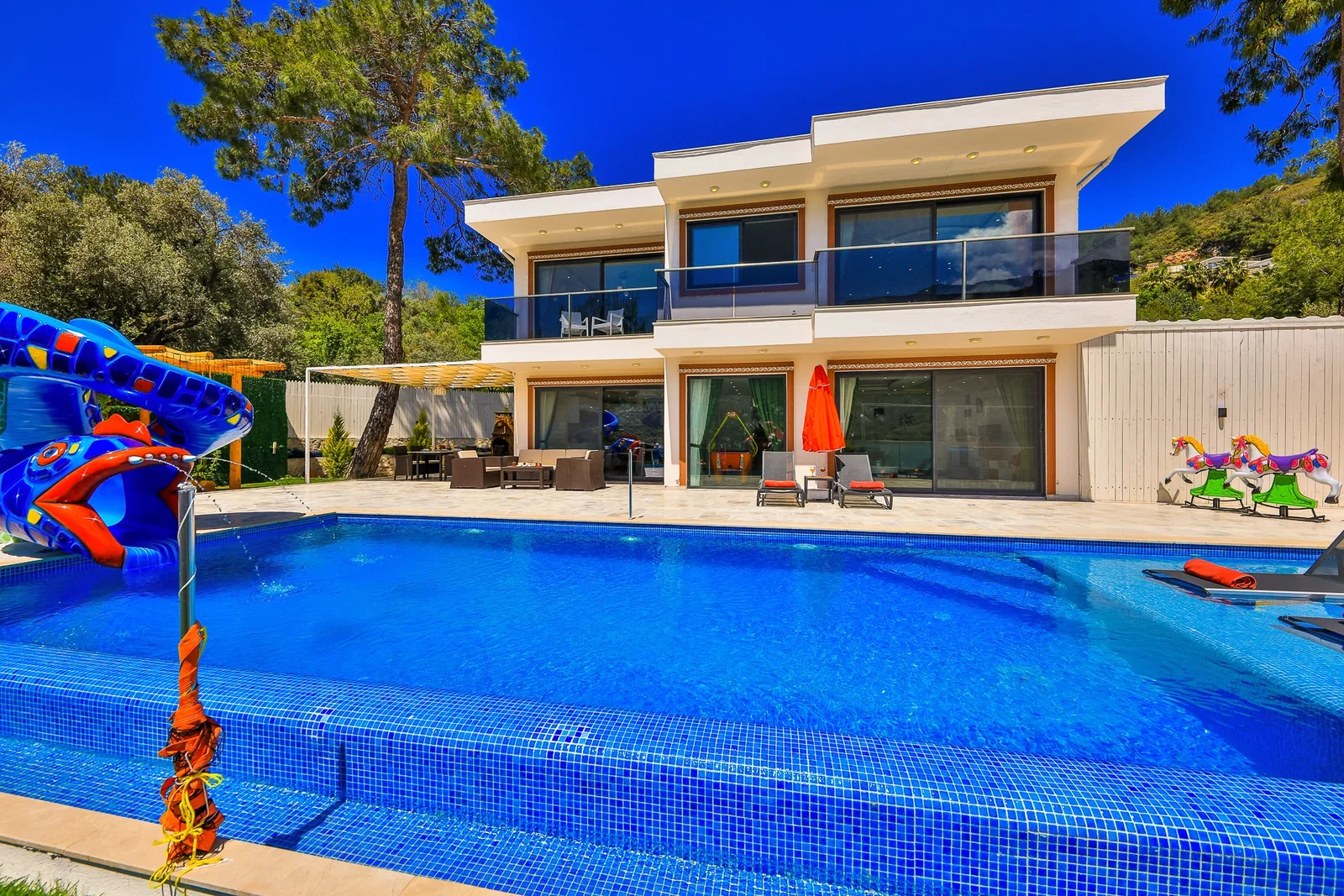 İslamlar’da Korunaklı, Isıtmalı Havuzlu, 5 Kişilik, Kiralık Villa
