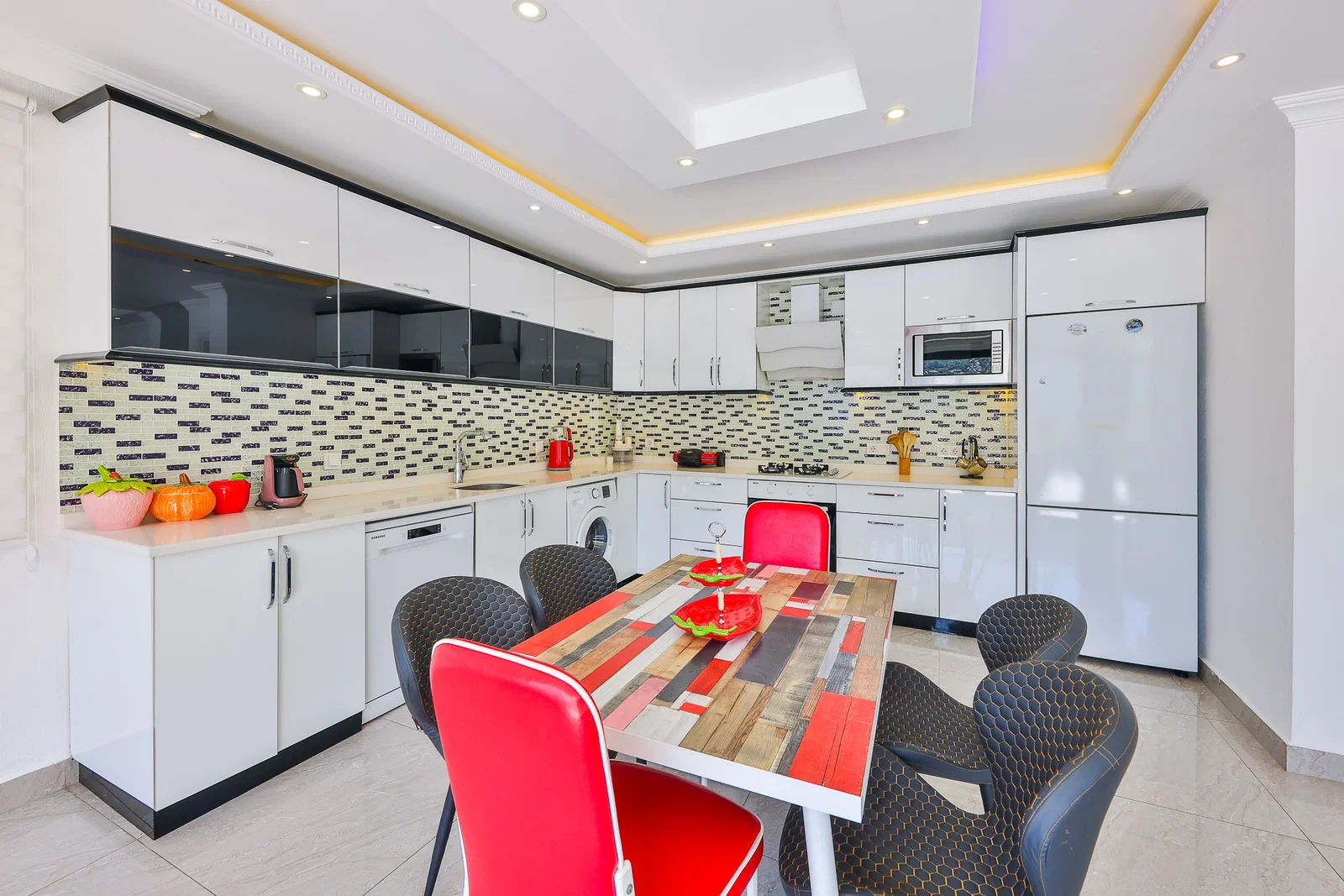 İslamlar’da Korunaklı, Isıtmalı Havuzlu, 5 Kişilik, Kiralık Villa