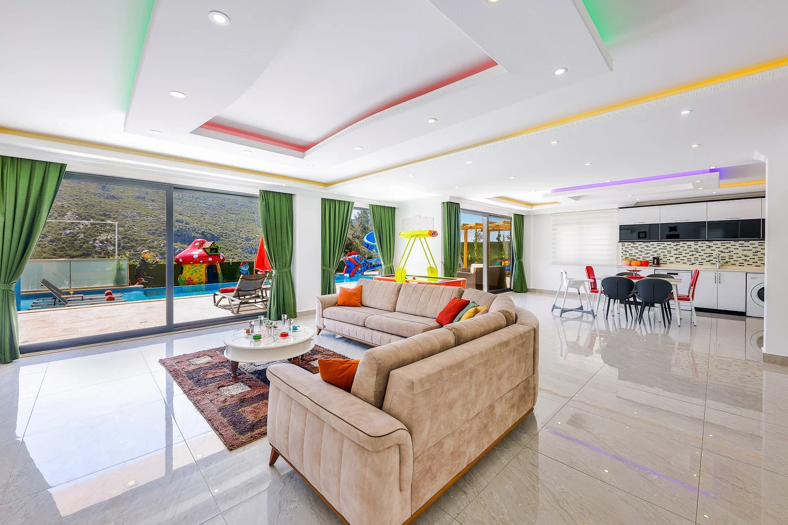İslamlar’da Korunaklı, Isıtmalı Havuzlu, 5 Kişilik, Kiralık Villa