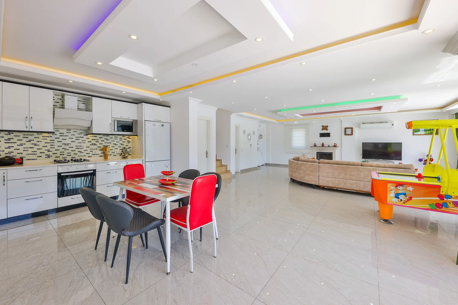 İslamlar’da Korunaklı, Isıtmalı Havuzlu, 5 Kişilik, Kiralık Villa