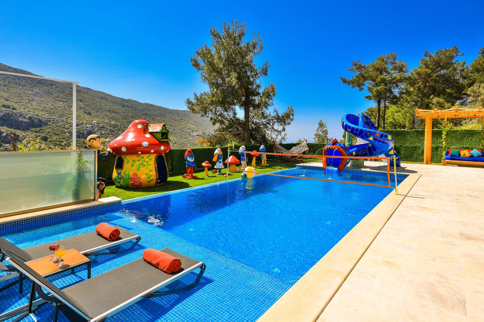 İslamlar’da Korunaklı, Isıtmalı Havuzlu, 5 Kişilik, Kiralık Villa