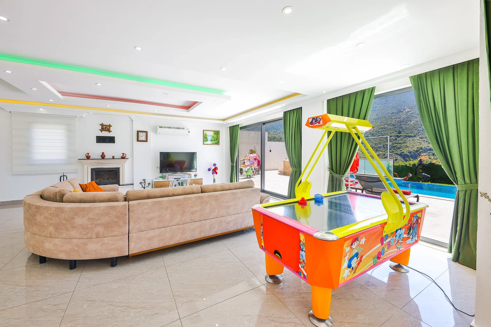 İslamlar’da Korunaklı, Isıtmalı Havuzlu, 5 Kişilik, Kiralık Villa