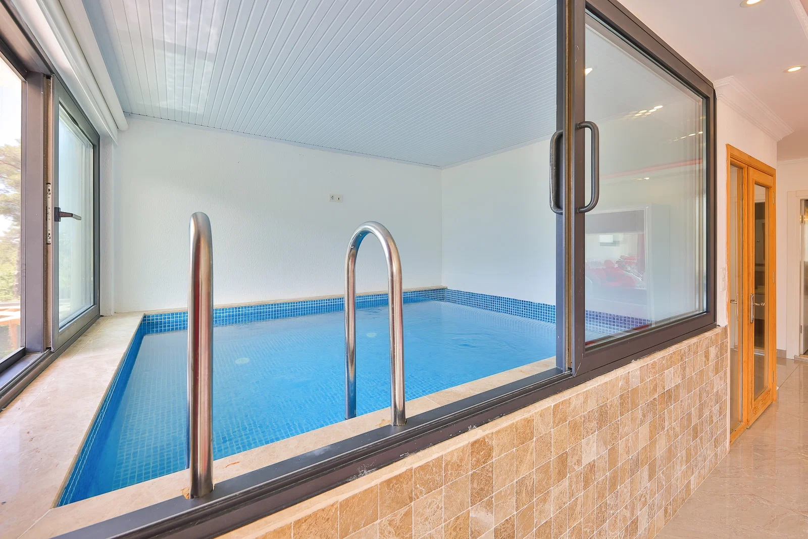 İslamlar’da Korunaklı, Isıtmalı Havuzlu, 5 Kişilik, Kiralık Villa