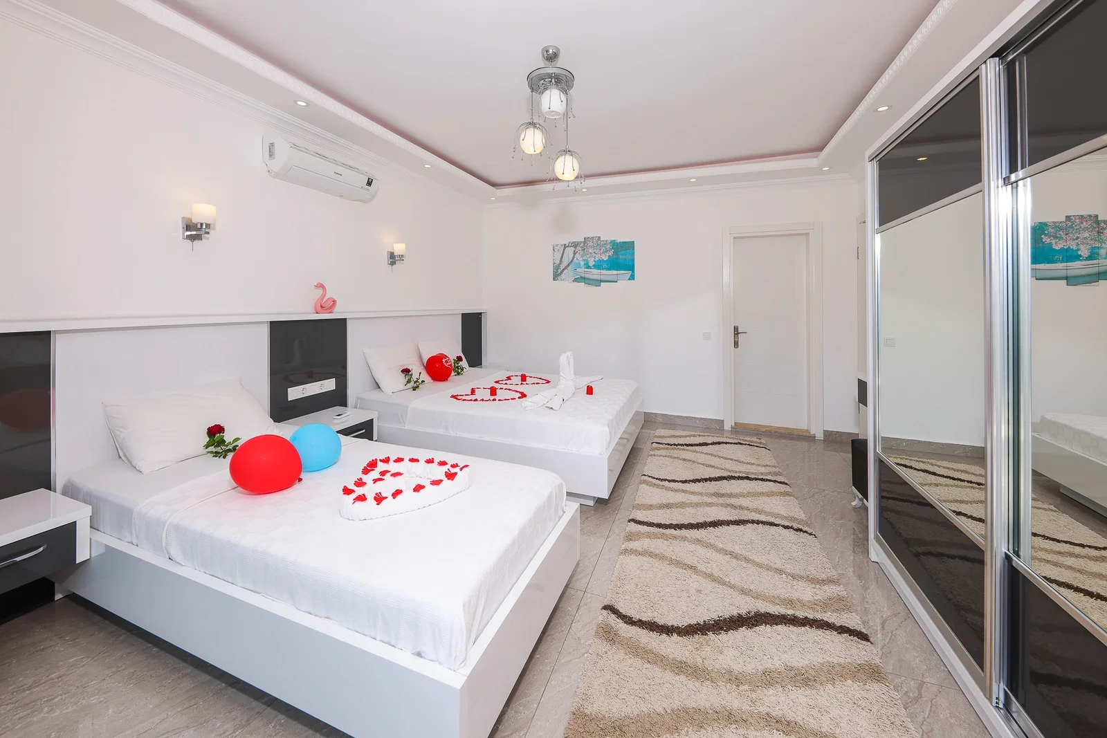 İslamlar’da Korunaklı, Isıtmalı Havuzlu, 5 Kişilik, Kiralık Villa