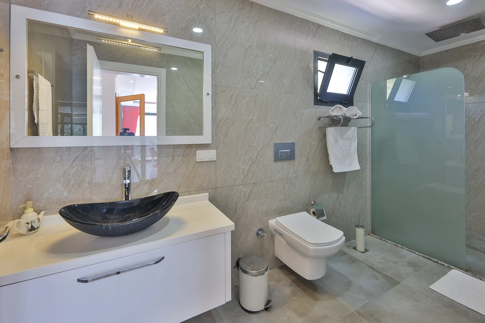İslamlar’da Korunaklı, Isıtmalı Havuzlu, 5 Kişilik, Kiralık Villa