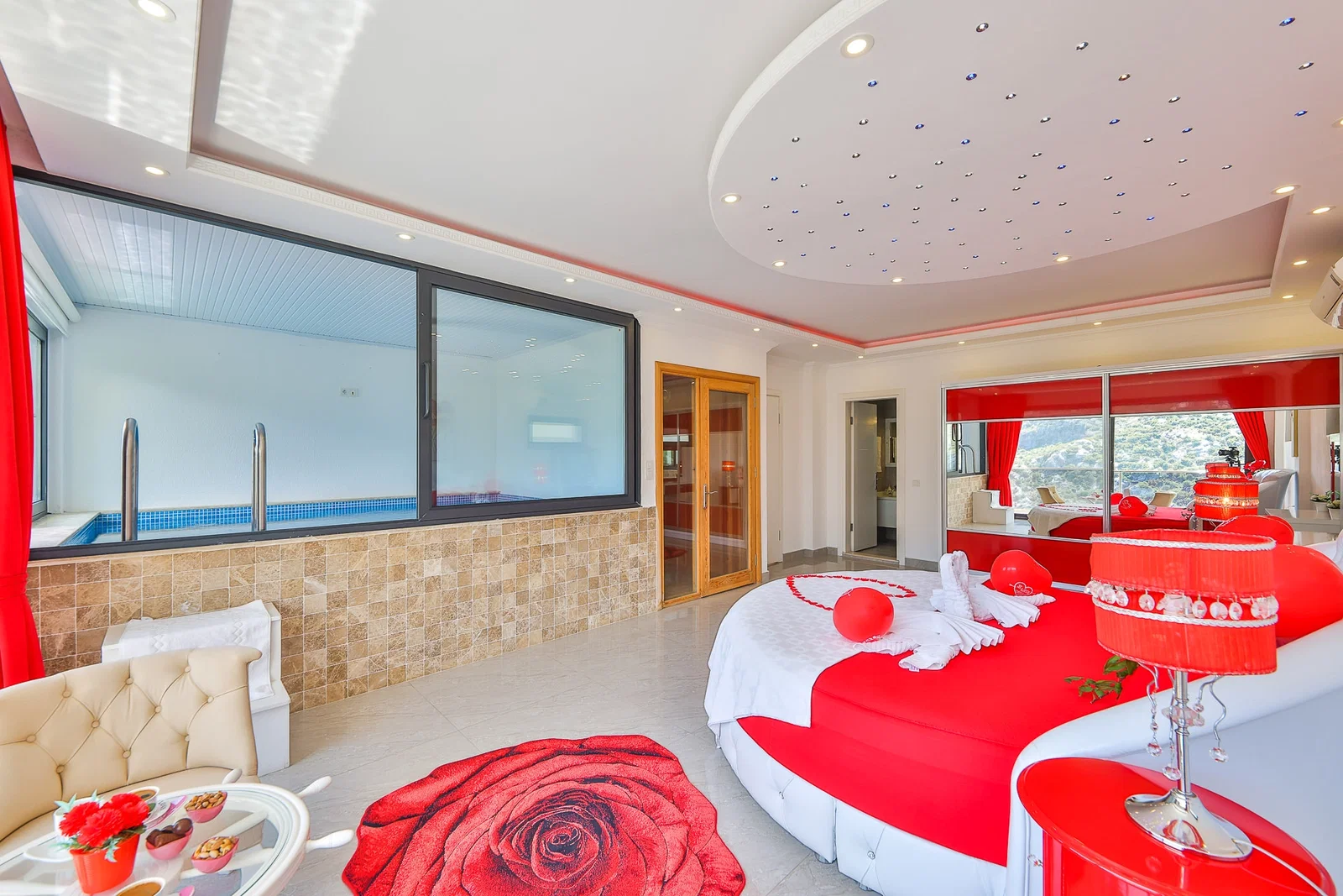 İslamlar’da Korunaklı, Isıtmalı Havuzlu, 5 Kişilik, Kiralık Villa