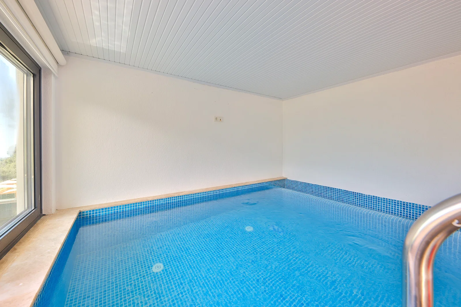 İslamlar’da Korunaklı, Isıtmalı Havuzlu, 5 Kişilik, Kiralık Villa