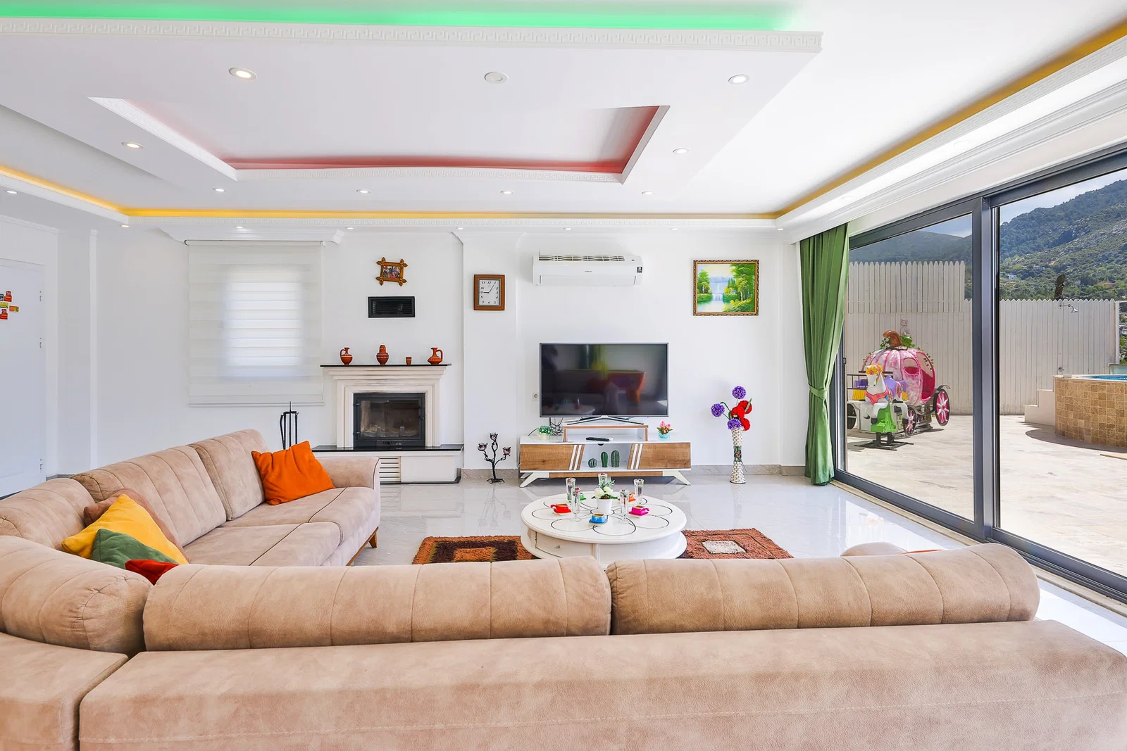 İslamlar’da Korunaklı, Isıtmalı Havuzlu, 5 Kişilik, Kiralık Villa
