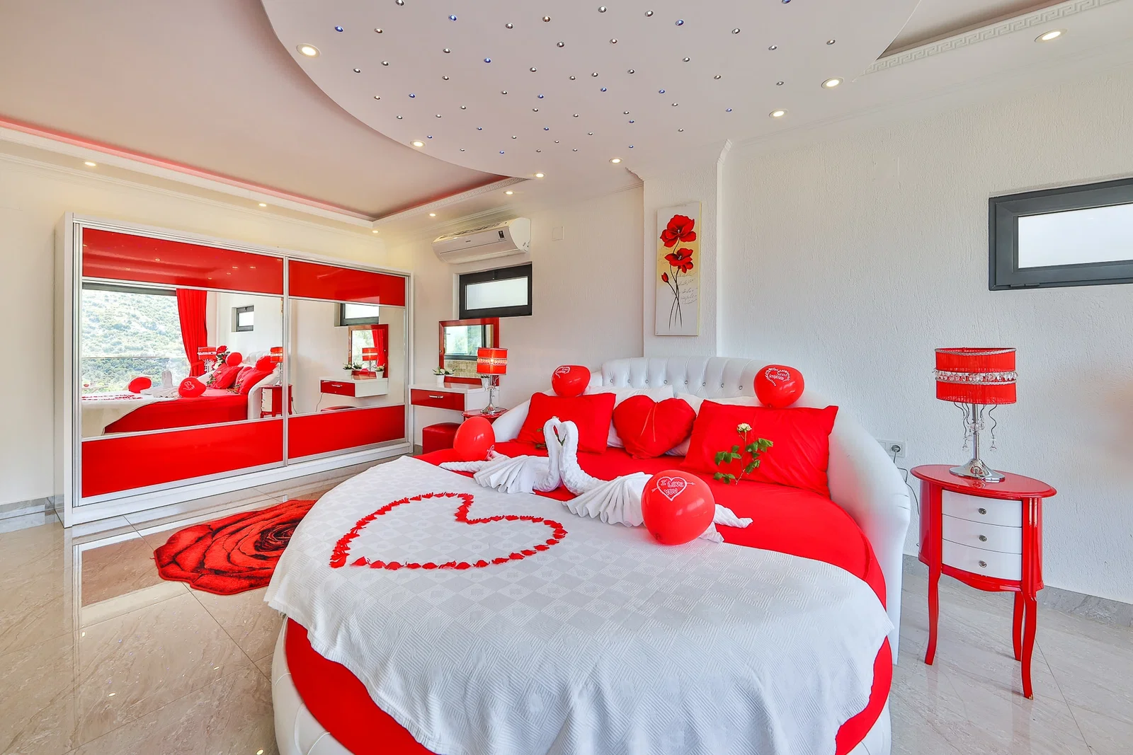 İslamlar’da Korunaklı, Isıtmalı Havuzlu, 5 Kişilik, Kiralık Villa