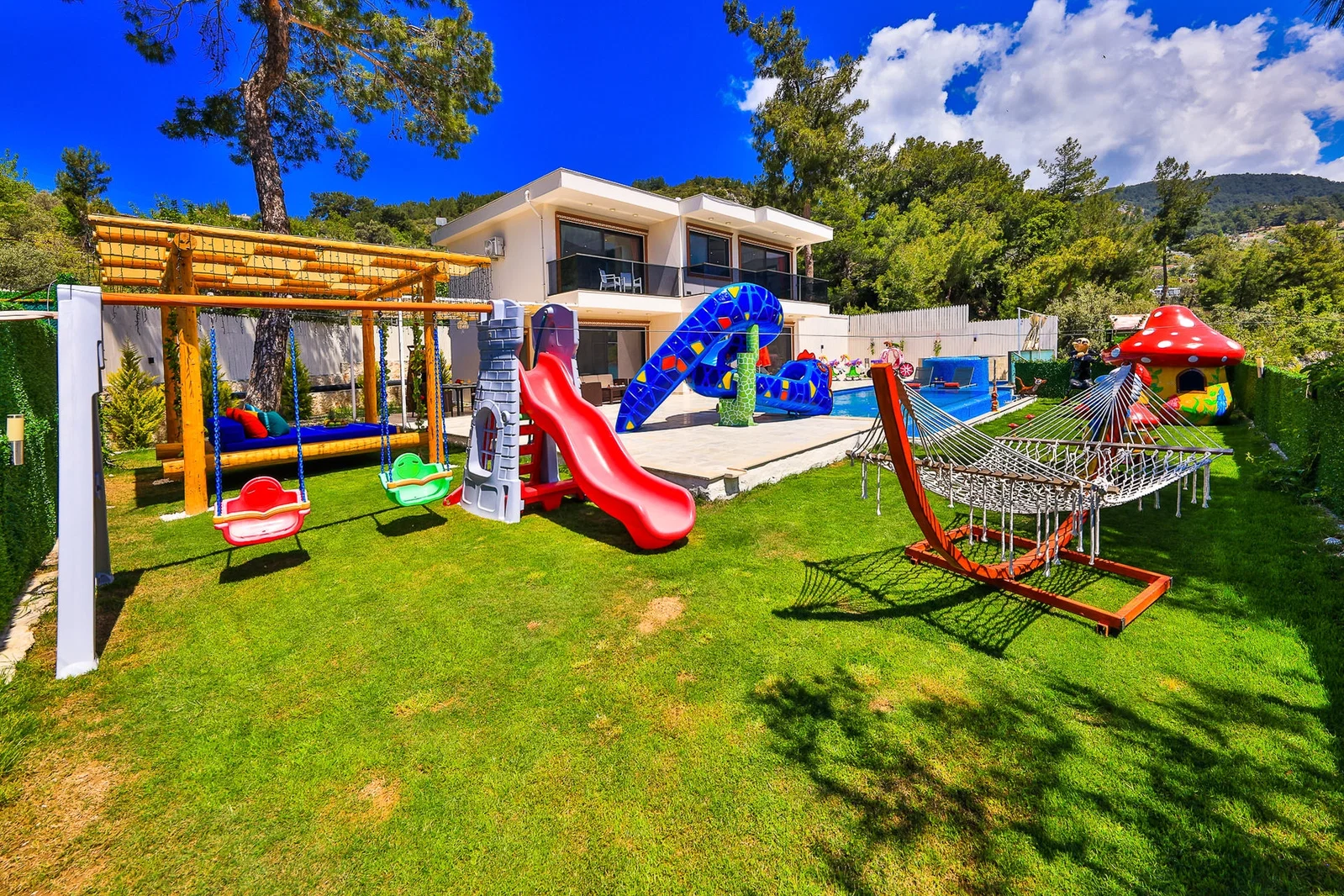 İslamlar’da Korunaklı, Isıtmalı Havuzlu, 5 Kişilik, Kiralık Villa
