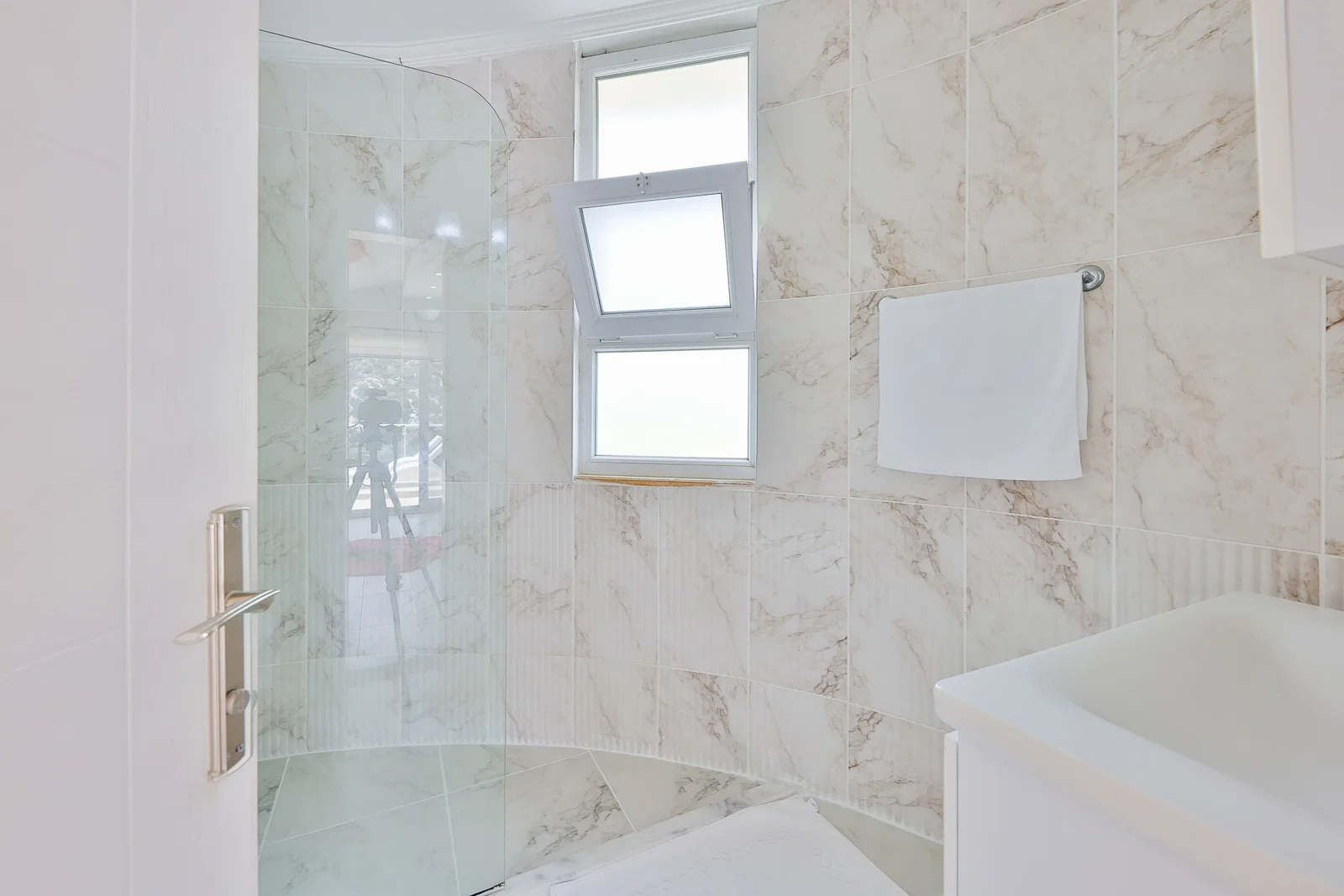 İslamlar’da Korunaklı, Isıtmalı Havuzlu, 5 Yatak Odalı, Kiralık Villa