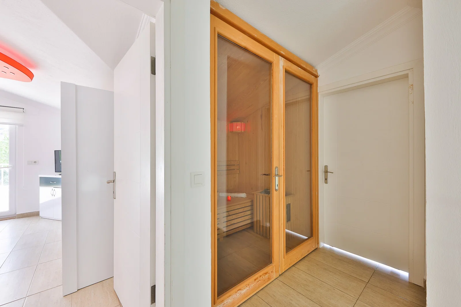İslamlar’da Korunaklı, Isıtmalı Havuzlu, 5 Yatak Odalı, Kiralık Villa
